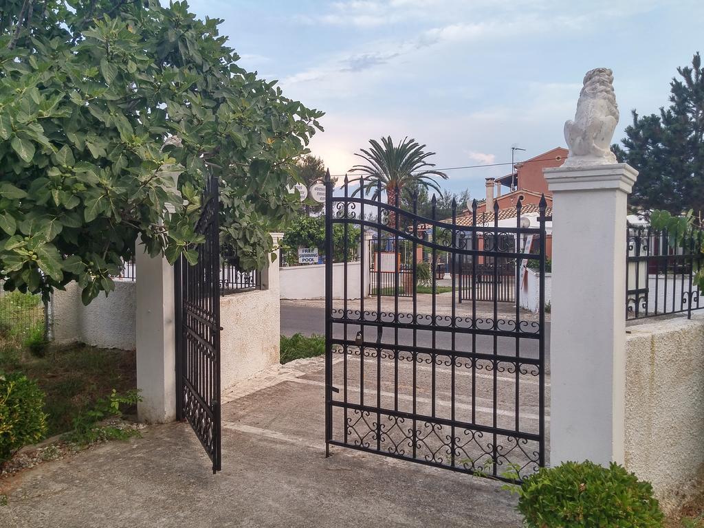 Beautiful Nearby Beach House With Garden, Private Pool And Large Yard Sidárion Pokoj fotografie