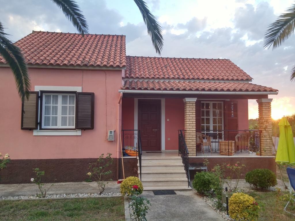Beautiful Nearby Beach House With Garden, Private Pool And Large Yard Sidárion Pokoj fotografie